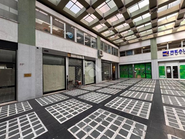negozio in vendita a Rimini in zona Centro Storico
