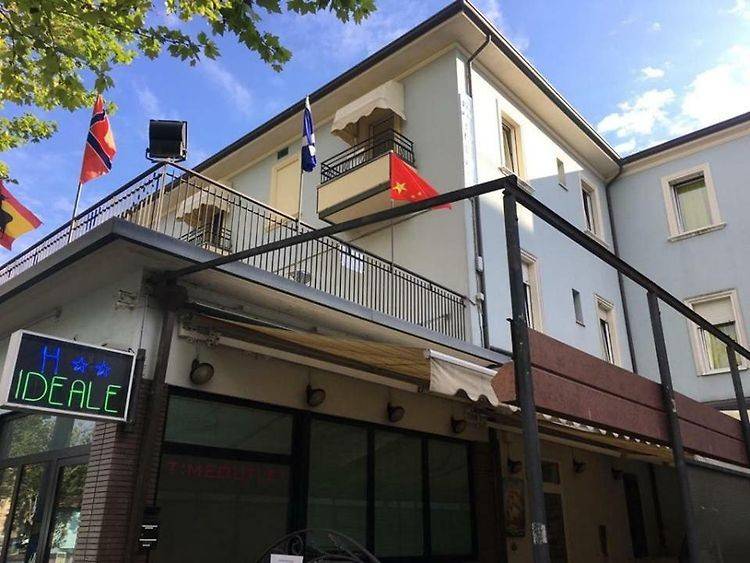 negozio in vendita a Rimini in zona Marina Centro
