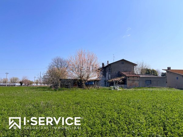 casa indipendente in vendita a Rimini in zona Marecchiese