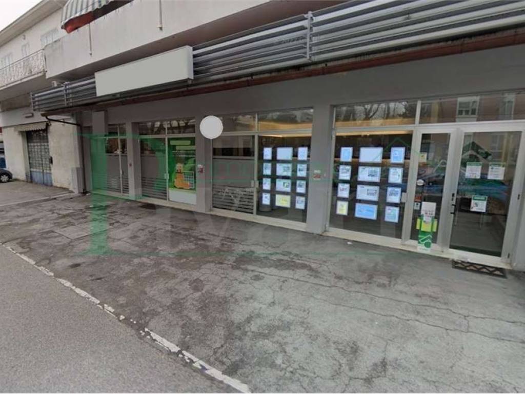 negozio in vendita a Rimini in zona Celle