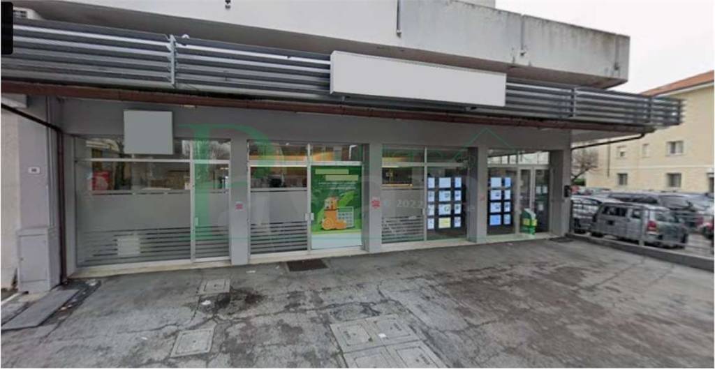 negozio in vendita a Rimini in zona Celle