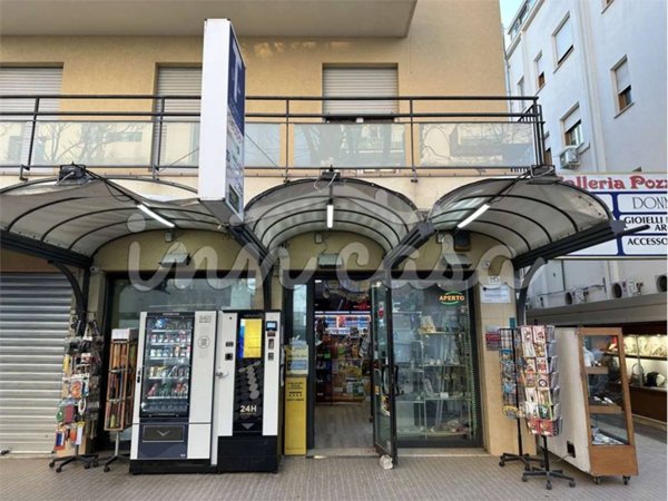 negozio in vendita a Rimini in zona Miramare di Rimini