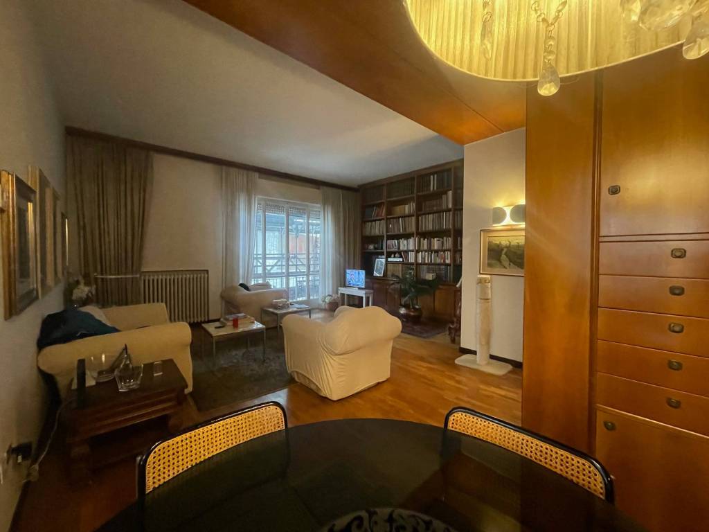 appartamento in vendita a Rimini in zona Marina Centro