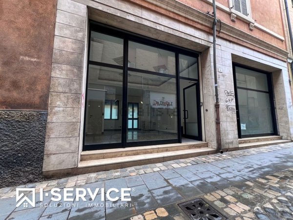 locale commerciale in vendita a Rimini in zona Centro Storico