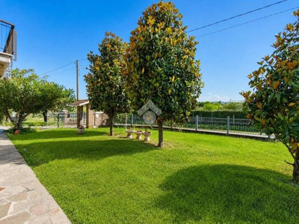 casa indipendente in vendita a Rimini in zona Vergiano