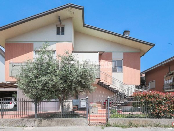 casa indipendente in vendita a Rimini in zona Torre Pedrera