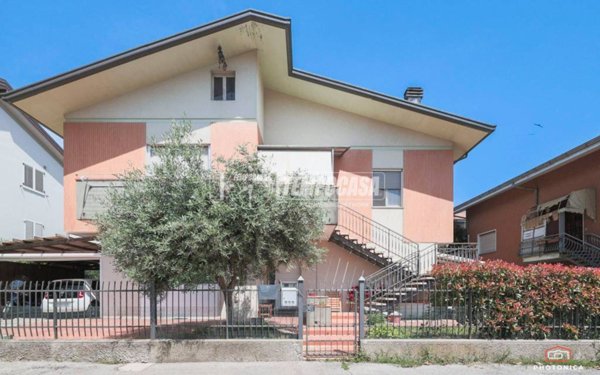 casa indipendente in vendita a Rimini in zona Celle