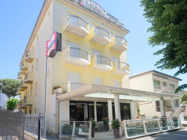 intera palazzina in vendita a Rimini in zona Marina Centro