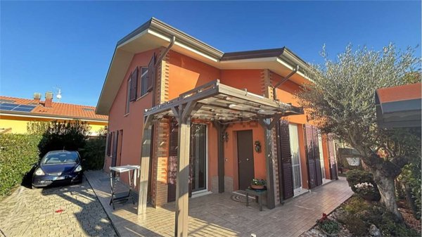 casa indipendente in vendita a Rimini in zona Viserbella