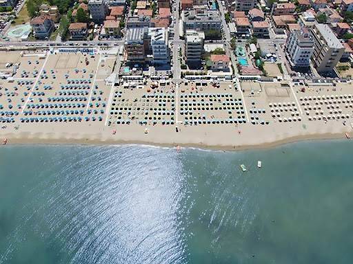 negozio in vendita a Rimini in zona Viserbella
