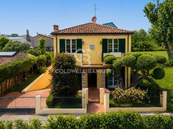 casa indipendente in vendita a Rimini in zona Viserba