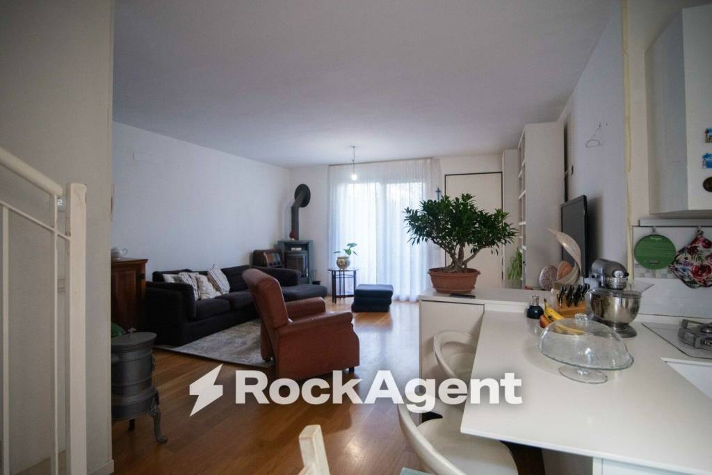 casa indipendente in vendita a Rimini in zona Viserba