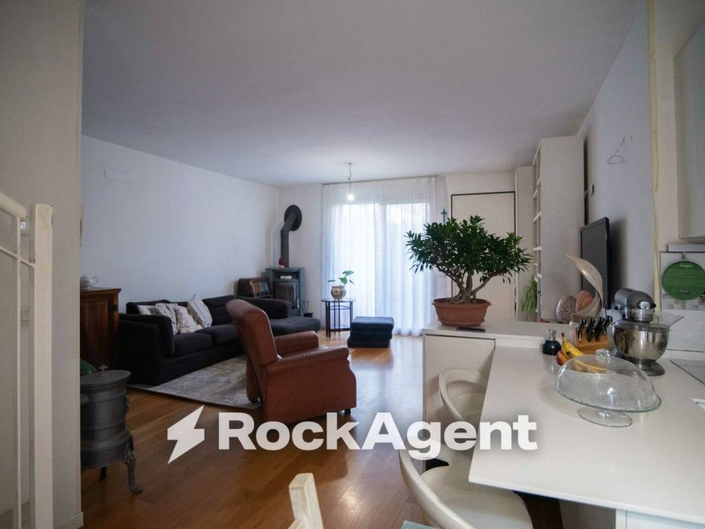 casa indipendente in vendita a Rimini in zona Celle