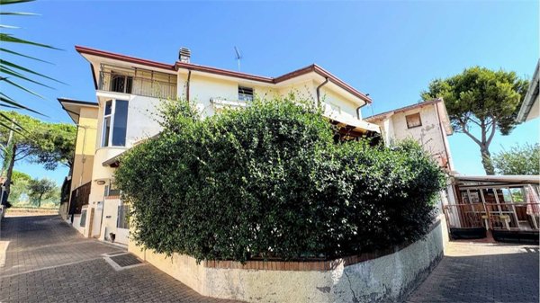 casa indipendente in vendita a Rimini in zona Gaiofana