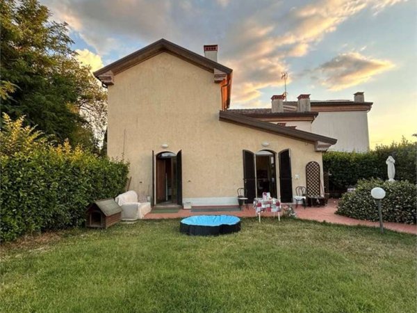 casa indipendente in vendita a Rimini in zona Vergiano