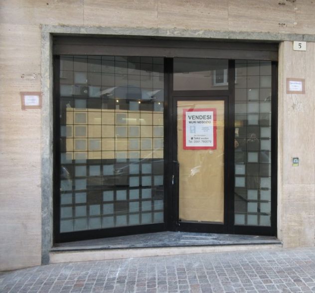 negozio in vendita a Rimini in zona Marina Centro