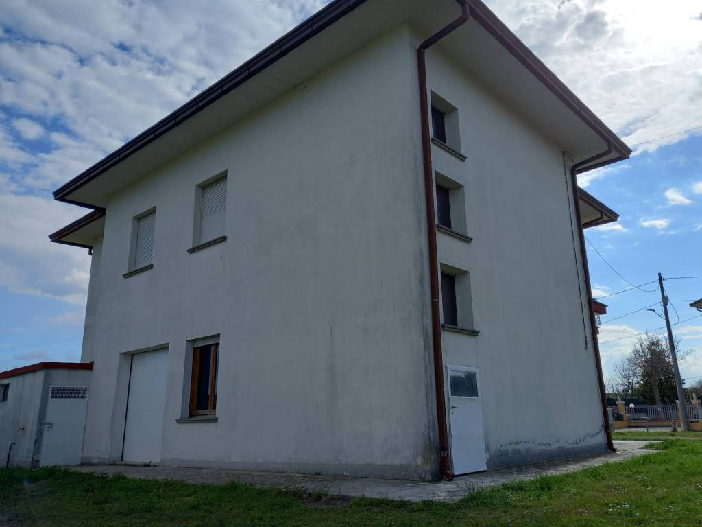 casa indipendente in vendita a Rimini in zona Santa Giustina