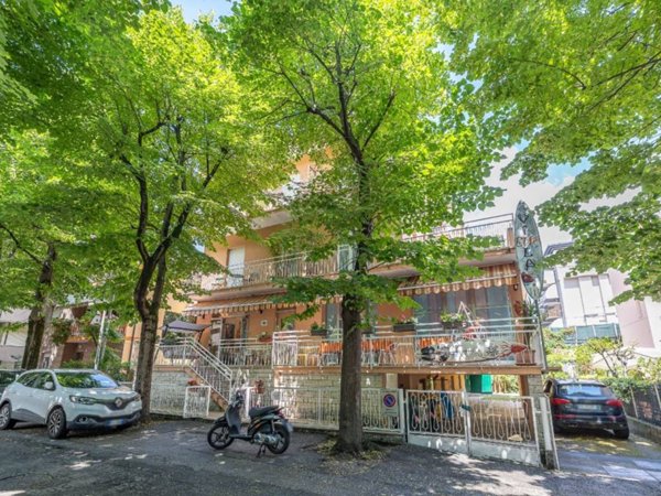 intera palazzina in vendita a Rimini in zona Rivazzurra