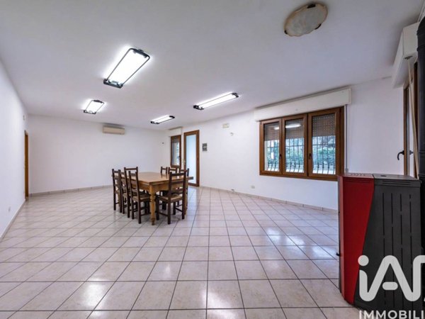 casa indipendente in vendita a Rimini in zona Gaiofana