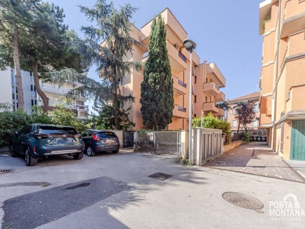 appartamento in vendita a Rimini in zona Marina Centro