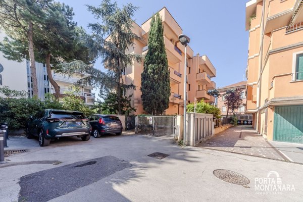 appartamento in vendita a Rimini in zona Marina Centro