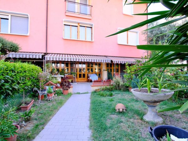 casa indipendente in vendita a Rimini in zona Fiera Vecchia