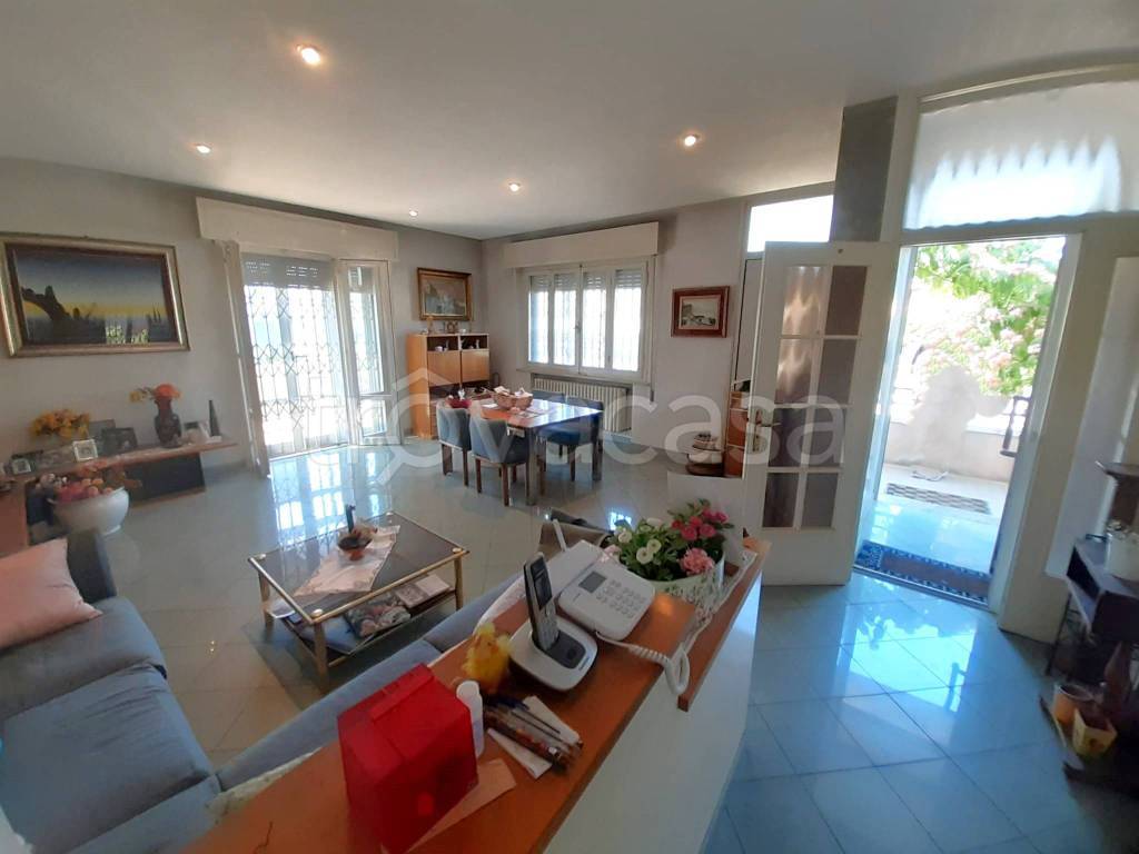 casa indipendente in vendita a Rimini in zona Miramare di Rimini
