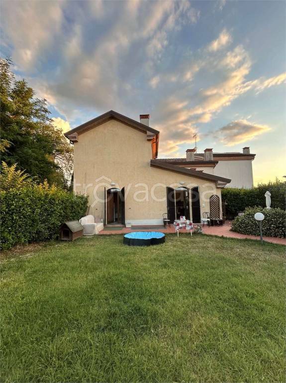 casa indipendente in vendita a Rimini in zona Vergiano