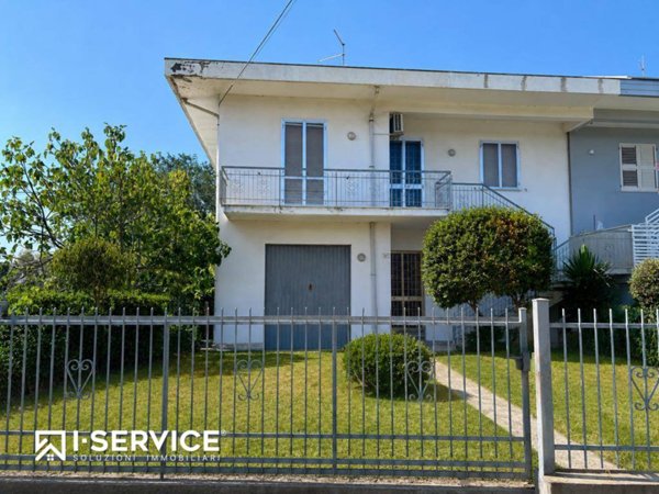 casa indipendente in vendita a Rimini in zona Torre Pedrera