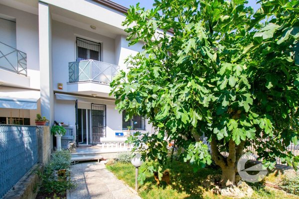 casa indipendente in vendita a Rimini