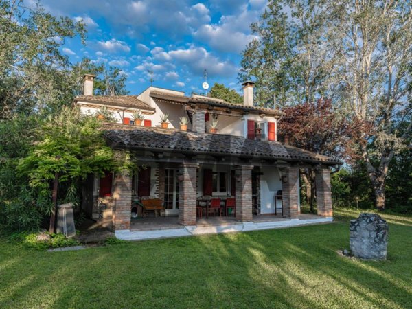 casa indipendente in vendita a Rimini in zona Santa Cristina
