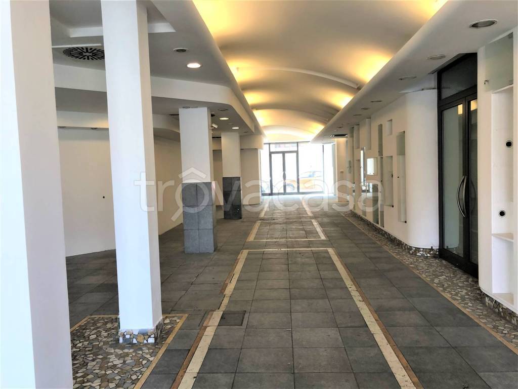 negozio in vendita a Rimini in zona Marebello