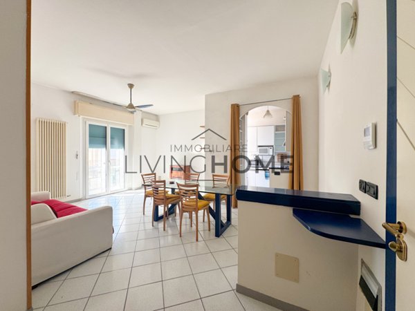 appartamento in vendita a Rimini in zona Colonnella