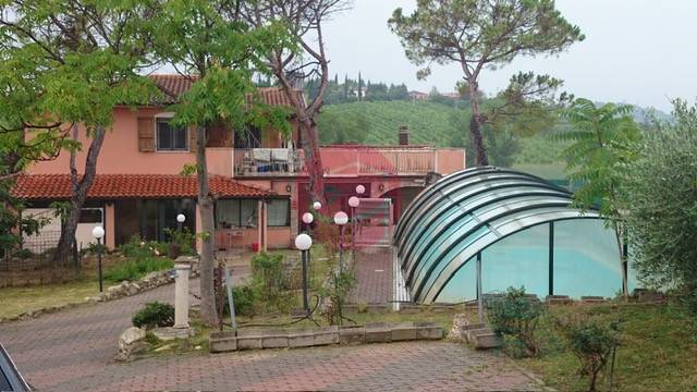 casa indipendente in vendita a Rimini