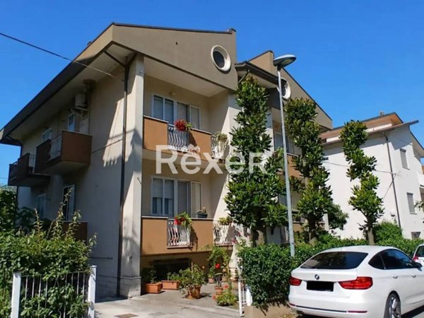 casa indipendente in vendita a Rimini in zona Viserba