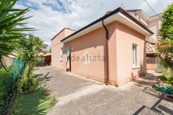 appartamento in vendita a Rimini in zona Lagomaggio