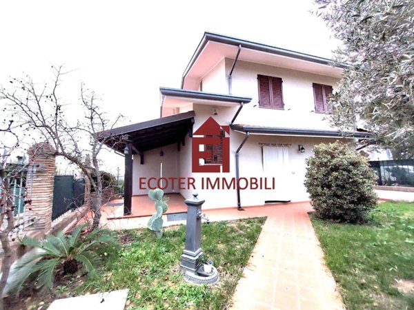 casa indipendente in vendita a Rimini in zona Colonnella