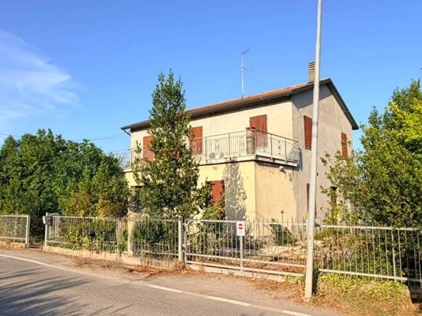 casa indipendente in vendita a Rimini in zona Spadarolo
