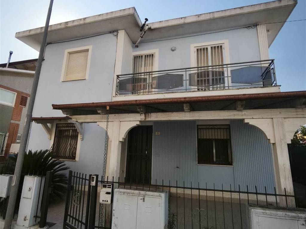 casa indipendente in vendita a Rimini in zona Torre Pedrera