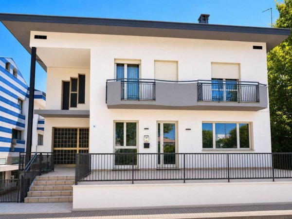casa indipendente in vendita a Rimini in zona Viserba