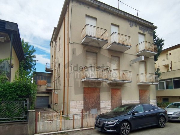 rudere in vendita a Rimini in zona Lagomaggio