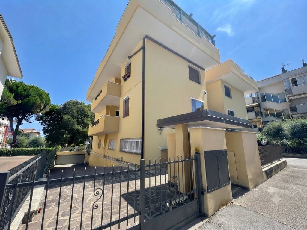 appartamento in vendita a Rimini in zona Miramare di Rimini