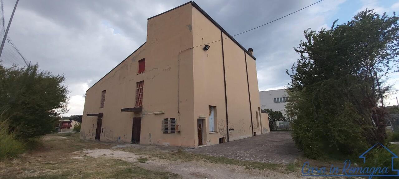 esavano in vendita a Rimini in zona Marina Centro
