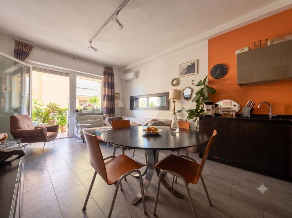 appartamento in vendita a Rimini in zona Marina Centro