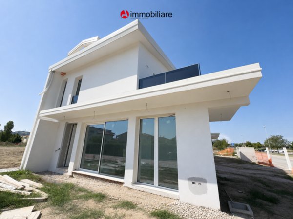 casa indipendente in vendita a Rimini in zona Spadarolo