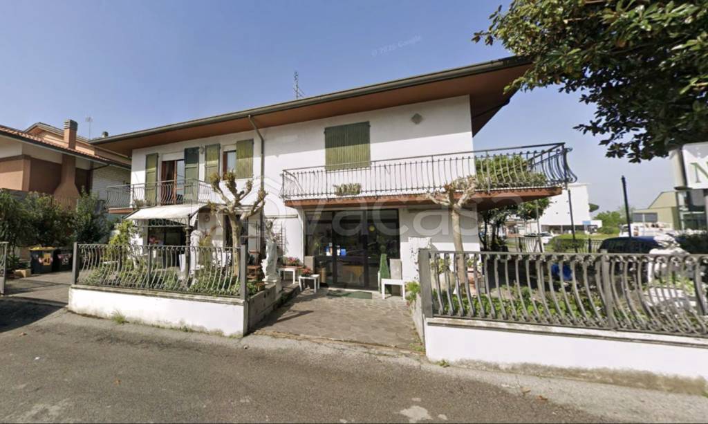 casa indipendente in vendita a Rimini in zona Celle