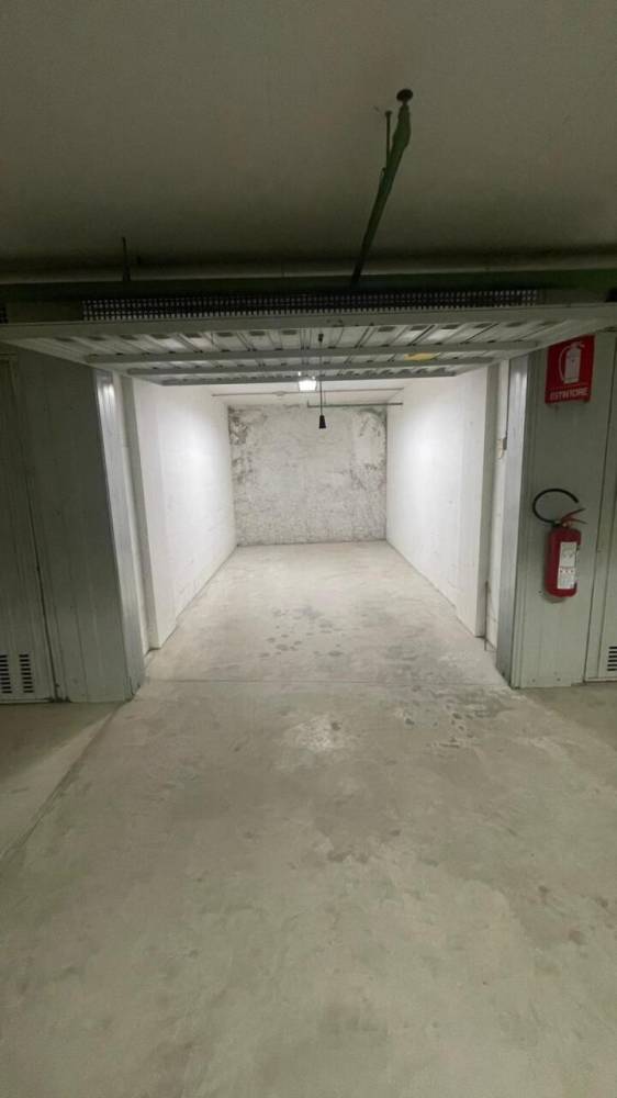 locale di sgombero in vendita a Rimini in zona Marina Centro