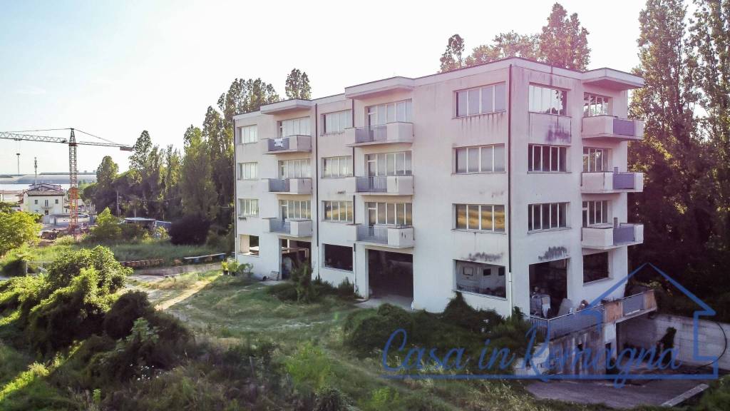 locale commerciale in vendita a Rimini in zona Celle