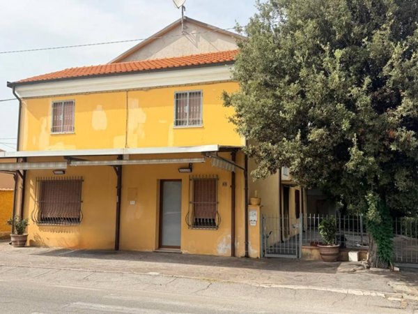 casa indipendente in vendita a Rimini in zona San Lorenzo in Correggiano