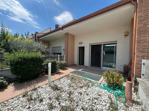 casa indipendente in vendita a Rimini in zona Spadarolo
